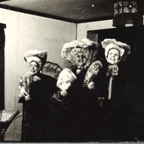 Photograph of the theatrical production, Las pericas