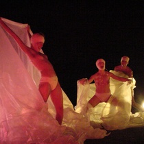 Photograph of the theatrical production, Pájaros de la playa