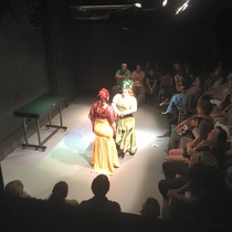 Photographs of the theatrical production, La profesión de la Sra. Warren (Miami, 2015)