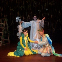 Photographs of the theatrical production, Alas de primavera (color)