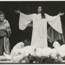 Photograph of the production, "Bodas de sangre"