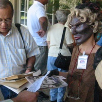 Photograph of the performance, "Enriqueta al debate intelectual"