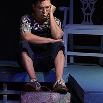 Photographs of the theatrical production, El príncipe y el mar