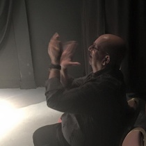 Photographs of the theatrical production, La profesión de la Sra. Warren (Miami, 2015)