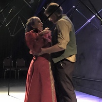 Photographs of the theatrical production, La profesión de la Sra. Warren (Miami, 2015)