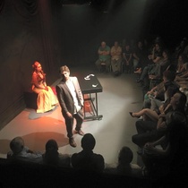 Photographs of the theatrical production, La profesión de la Sra. Warren (Miami, 2015)