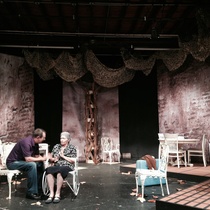 Photograph of the production, "Alguna cosita que alivie el sufrir"