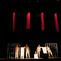 Photograph of the production, "La Balada de la Cárcel de Reading"