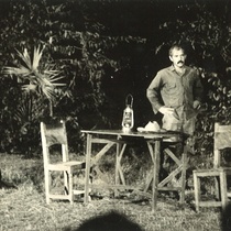 Photographs of Daniel Mena, Carlos Pérez Peña and Sergio González in the production "La emboscada"