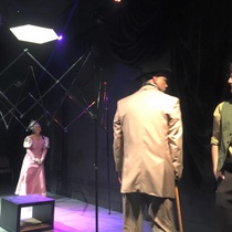 Photographs of the theatrical production, La profesión de la Sra. Warren (Miami, 2015)