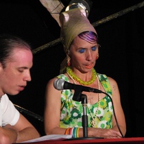  Jaime Gómez Triana, Mariela Brito (Chela), in the performance, "Mesa Redonda Performativa"