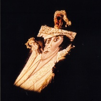 Photograph of Déxter Cápiro (La señora) in the production, "El álbum"