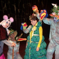 Photographs of the theatrical production, Alas de primavera (color)