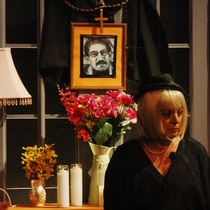 Photographs of the theatrical production, Viejas, vírgenes y putas (Miami, 2015)