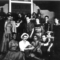 Photograph of Francisco Morín with the cast of Electra Garrigó