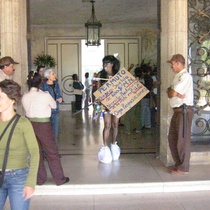 Photograph of the performance, "Cubita luchando la firmeza"