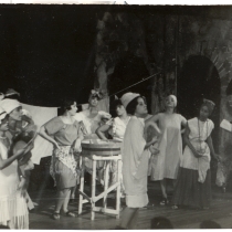 Photograph of the theatrical production, Las vacas gordas