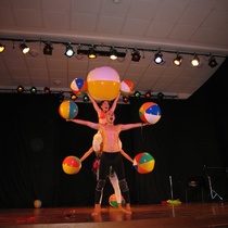 Photograph of the production, "Un elefante ocupa mucho espacio"