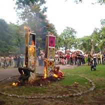 Photograph of the performance, "Humo en las altas torres"