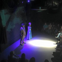 Photographs of the theatrical production, La profesión de la Sra. Warren (Miami, 2015)