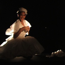 Lorelis Amores in the performance, "Iré a Santiago"