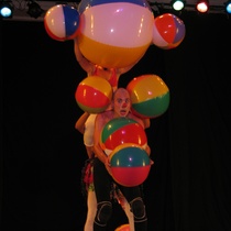 Photograph of the production, "Un elefante ocupa mucho espacio"