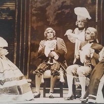 Photograph of the theatrical production, Los enamorados