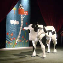 Photograph of the theatrical production, Vacas