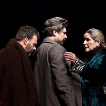 Photographs of a rehearsal for the theatrical production, Cartas de amor a Stalin