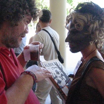 Photograph of the theatrical production, Enriqueta al debate intelectual