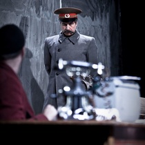 Photographs of a rehearsal for the theatrical production, Cartas de amor a Stalin