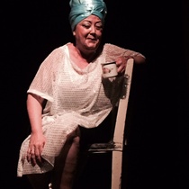 Photograph of Margarita Placeres (Celeste Mendoza) in the production "En privado con la reina"