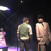 Photographs of the theatrical production, La profesión de la Sra. Warren (Miami, 2015)