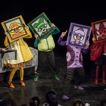 Photographs of the theatrical production, Retratos de un niño llamado Pablo