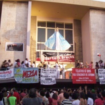 Photograph of the procession, "A la eterna memoria"