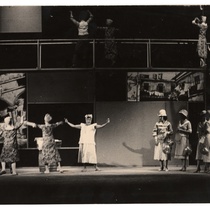 Photograph of the theatrical production, Las vacas gordas