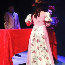 Photographs of the theatrical production, La profesión de la Sra. Warren (Miami, 2015)