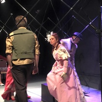 Photographs of the theatrical production, La profesión de la Sra. Warren (Miami, 2015)